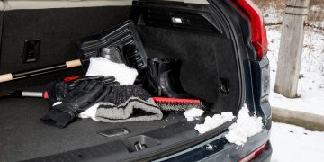 5 Must-Have Things In Your Car for Winter Safety
